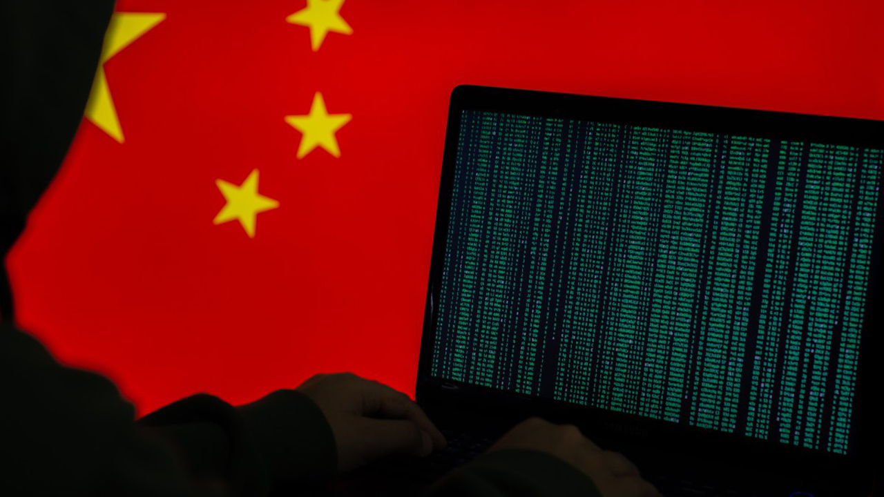 FBI expõe espionagem: China rouba dados de grampo telefônico de cidadãos e políticos dos EUA